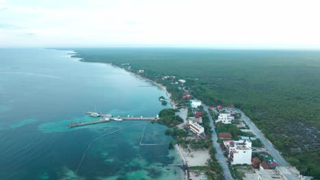 seashora de mahahual cerca de cancun en mexico