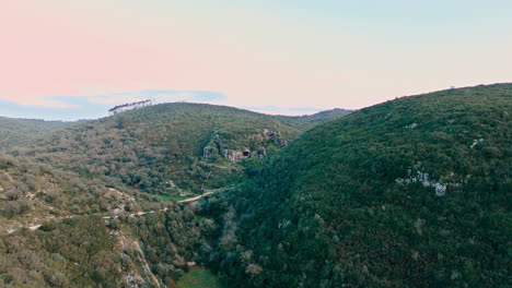 Valle-De-Buracas-En-Portugal-Toma-Aérea-Muy-Larga