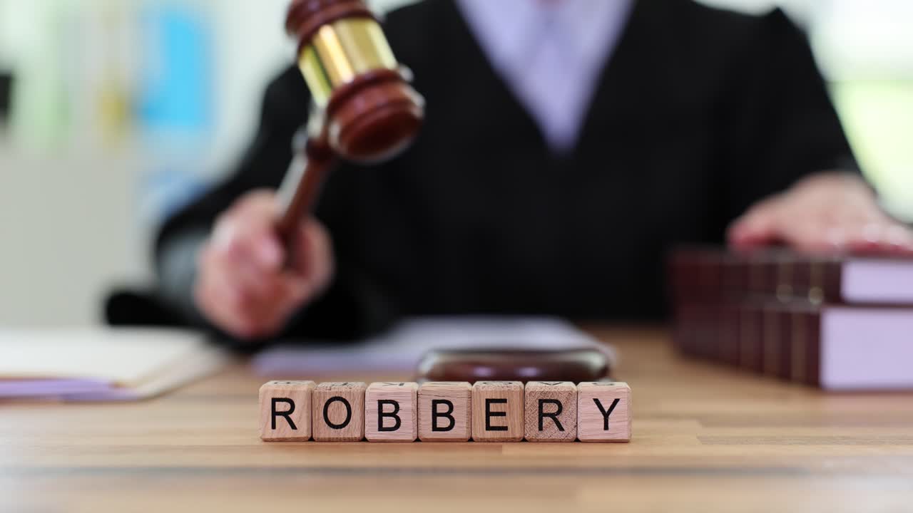 Robbery in court