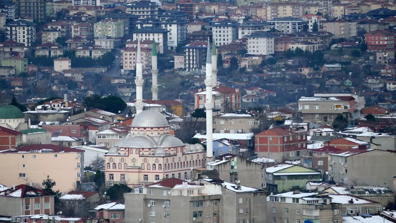 vista aérea de una mezquita en una ciudad turca
