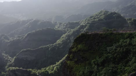 Ziyuan-Bajiaozhai-Berg-In-Hunan,-China-Landschaft,-Antenne