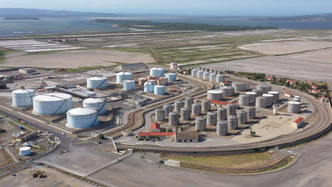 Stockage-tankers-silos-gas-petrol-storing-bulk-materials-Port-la-Nouvelle