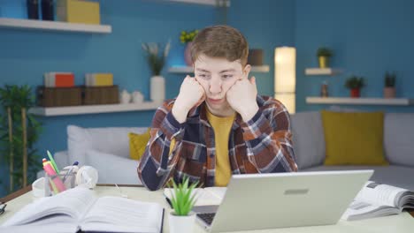 un estudiante decepcionado.