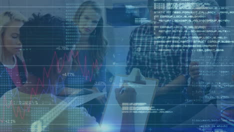 animación del procesamiento de datos financieros en un grupo de colegas de oficina de lluvia de ideas