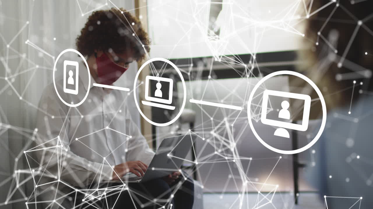 animación de iconos de los medios sobre un hombre de negocios biracial con máscara facial