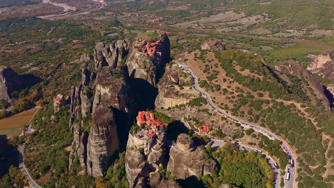 Görkemli Meteora Manastırları, Yunanistan'da kuş bakışı bir görünüm