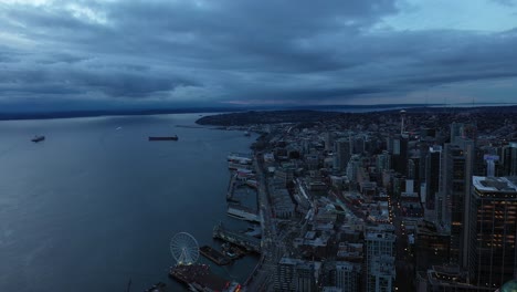 Seattles-Uferpromenade-An-Einem-Dunklen-Und-Düsteren-Morgen