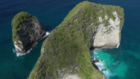 4k nusa penida island off the coat of bali kelingking beach