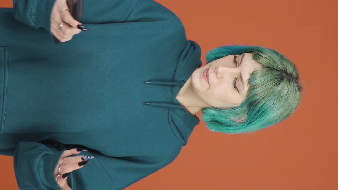 Vertical video of She's a young woman with a fussy and time pressure.