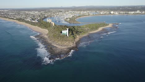 Point-Cartwright-Lighthouse,-Beach-and-Mooloolah-River-In-Summer-In-Sunshine-Coast,-QLD,-Australia