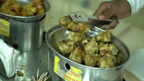 Video-Cinematográfico-En-Cámara-Lenta-De-Kebabs-A-La-Parrilla