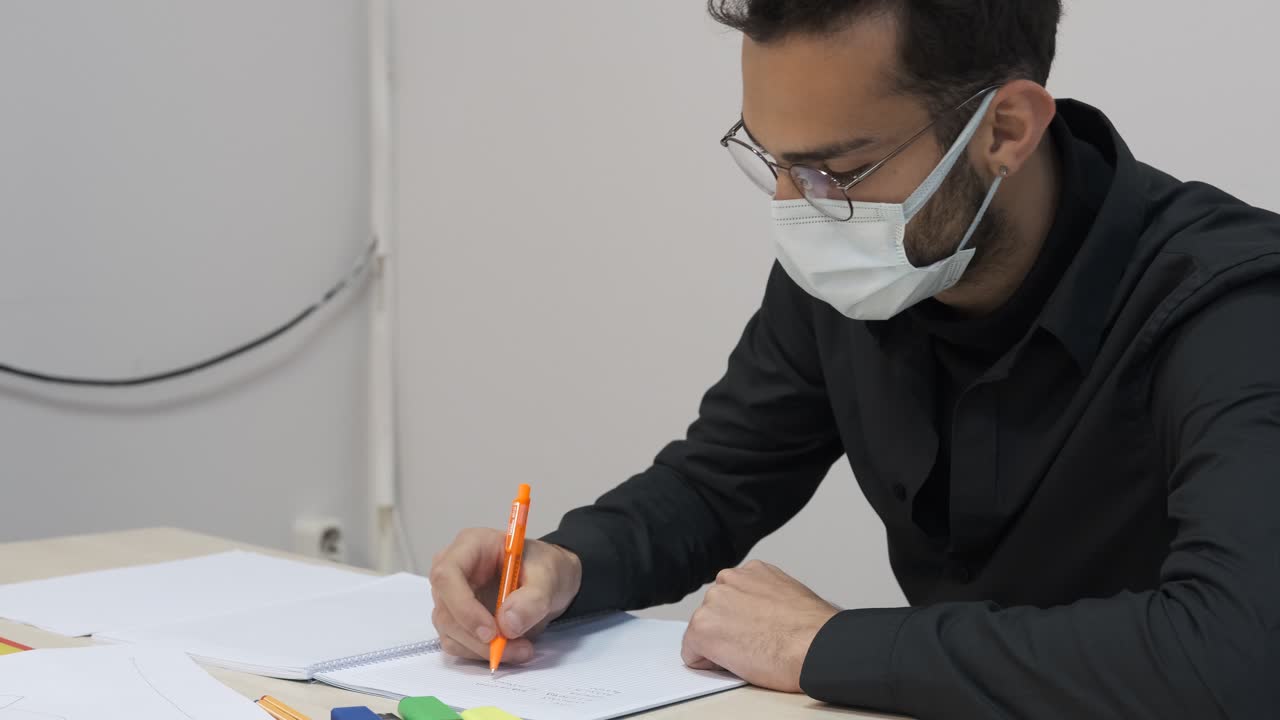 tarea de la máscara del estudiante