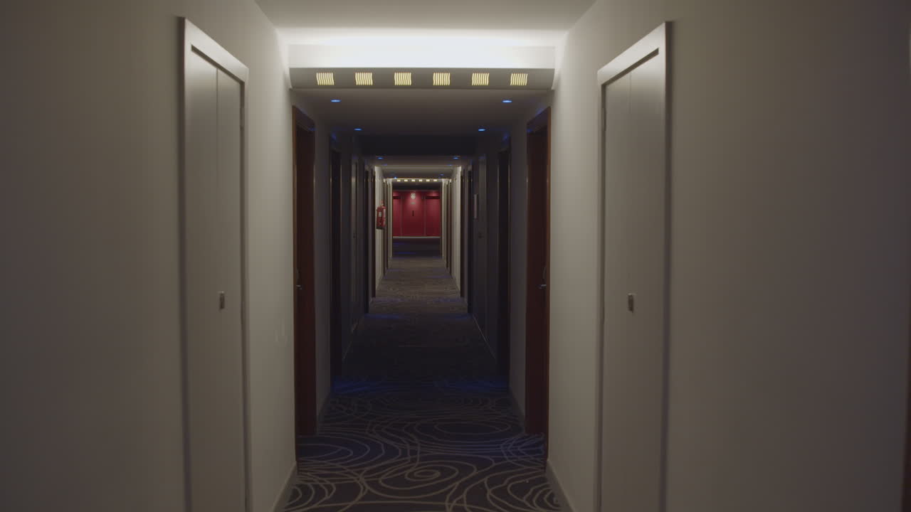 Geceleri Boş Otel Koridoru