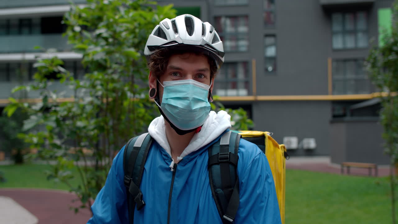 Delivery person wearing a face mask