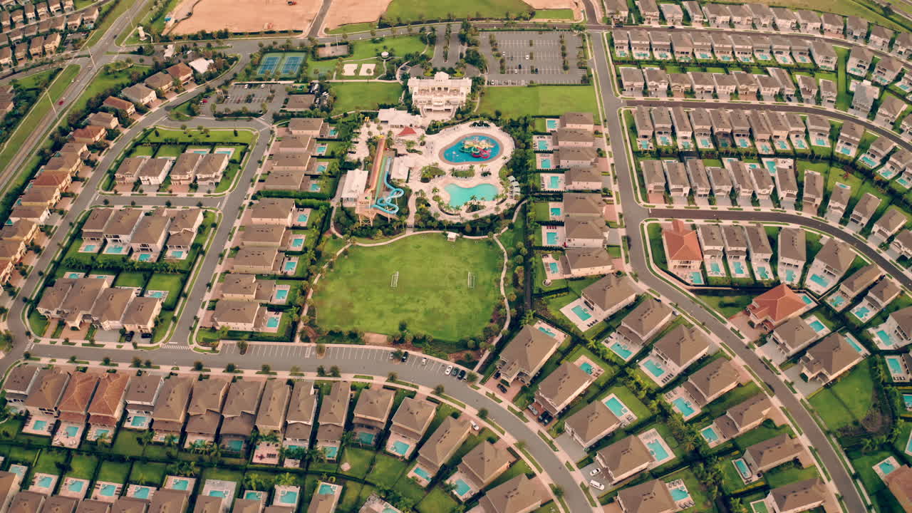 미국 플로리다에 있는 호화로운 휴양지 위에서 하향식 공중 촬영