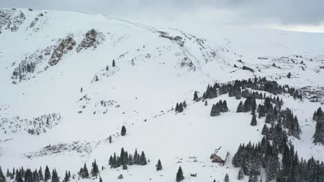 Cabin-On-Hilly-Forest-Landscape-Densely-Covered-With-Snow-In-Winter-Park,-Colorado-Rocky-Mountains