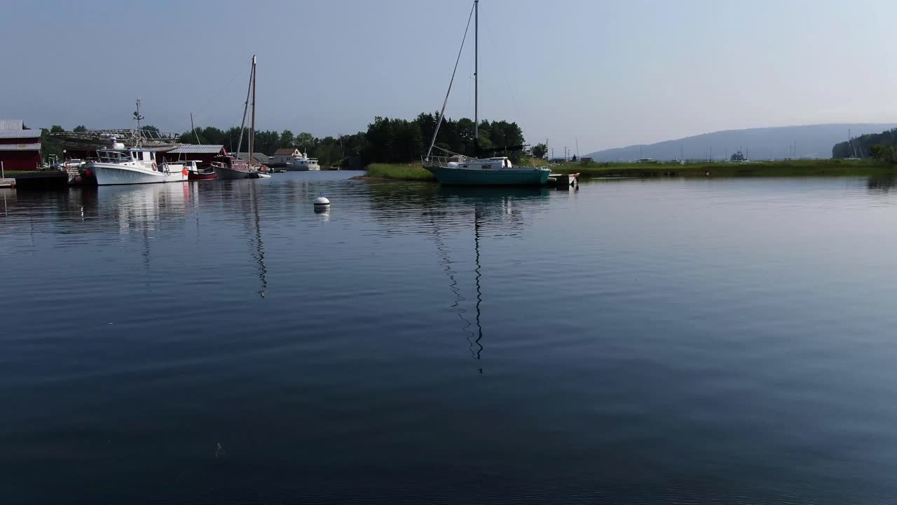 A camera idle footage in the afternoon at a Marina - Harbor in Baddeck, N.S.
4K