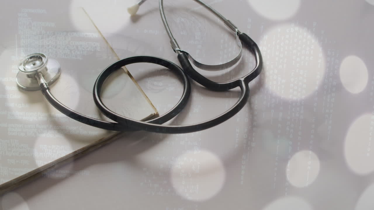 animation de points lumineux et traitement de données au stéthoscope et au bloc-notes sur fond blanc
