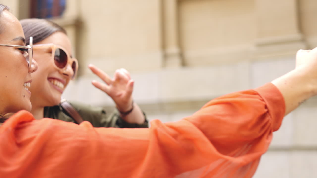 여행, 여자와 친구들 야외