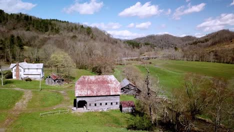 Granja-En-Cross-Valley-Nc,-Cross-Valley-Carolina-Del-Norte-Cerca-De-Boone-Nc,-Boone-Carolina-Del-Norte-En-4k