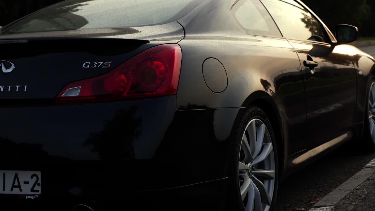 Infiniti G37S Car