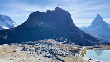 마테르호른 산맥 (matterhorn mountains) 은 스위스 로텐보덴 (rotenboden) 과 고르네가르트 (gornergart) 근처에 있는 산입니다.