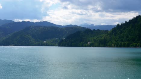 Pan-Desde-El-Mar-Y-La-Cordillera-Hasta-El-Castillo-De-Trakoscan-Es-Croacia