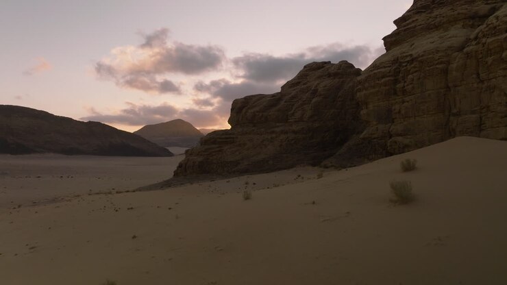 Veduta dell'alba di prima mattina nel Deserto del Wadi Rum, Giordania.