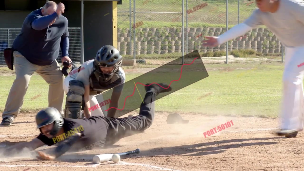 Battitore di baseball che colpisce, corridore che scivola tentando di segnare a casa base, ricevitore che lo tocca, e il corridore che si rialza.