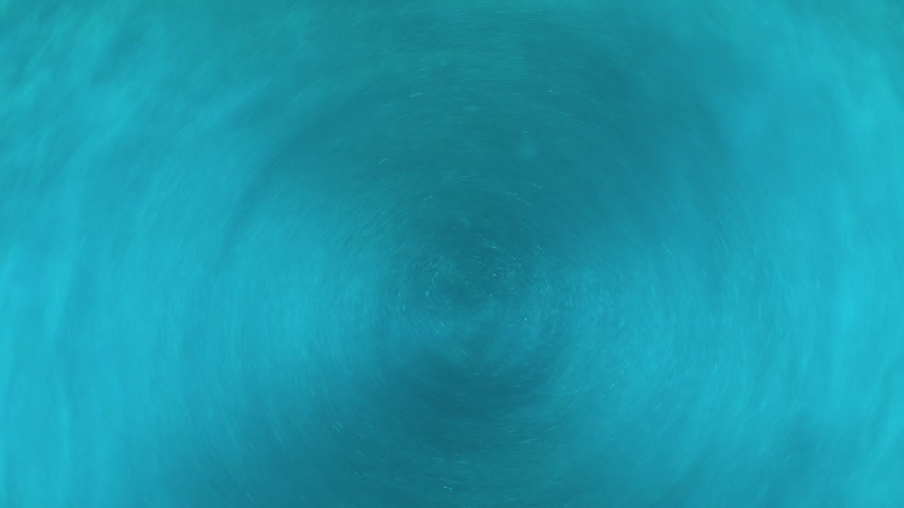 agua giratoria con pintura azul