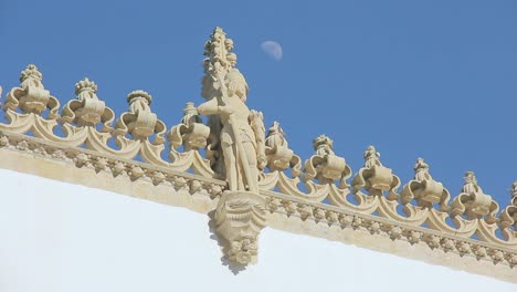 Gebäude-Kathedrale-Kirche-Kloster-Erbe-Reisen-Nische-Morgen-Sonnig-Altes-Gebäude-Portugal-Tomar-Steine-Steinmauer-Schulteraufnahme