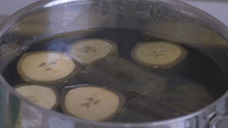 Boiling-banana-plantain-to-make-banana-puree-fast-forward