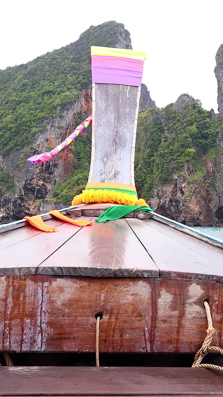 paseo panorámico en barco cerca de las islas chicken, tailandia