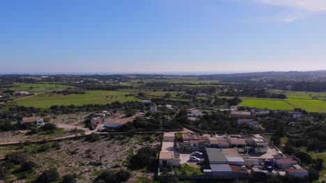 maniobra de aviones no tripulados en formentera con vistas a los campos de reen