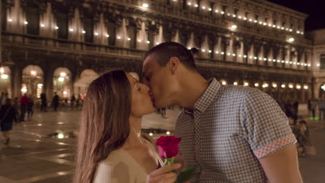 romantic couple in venice