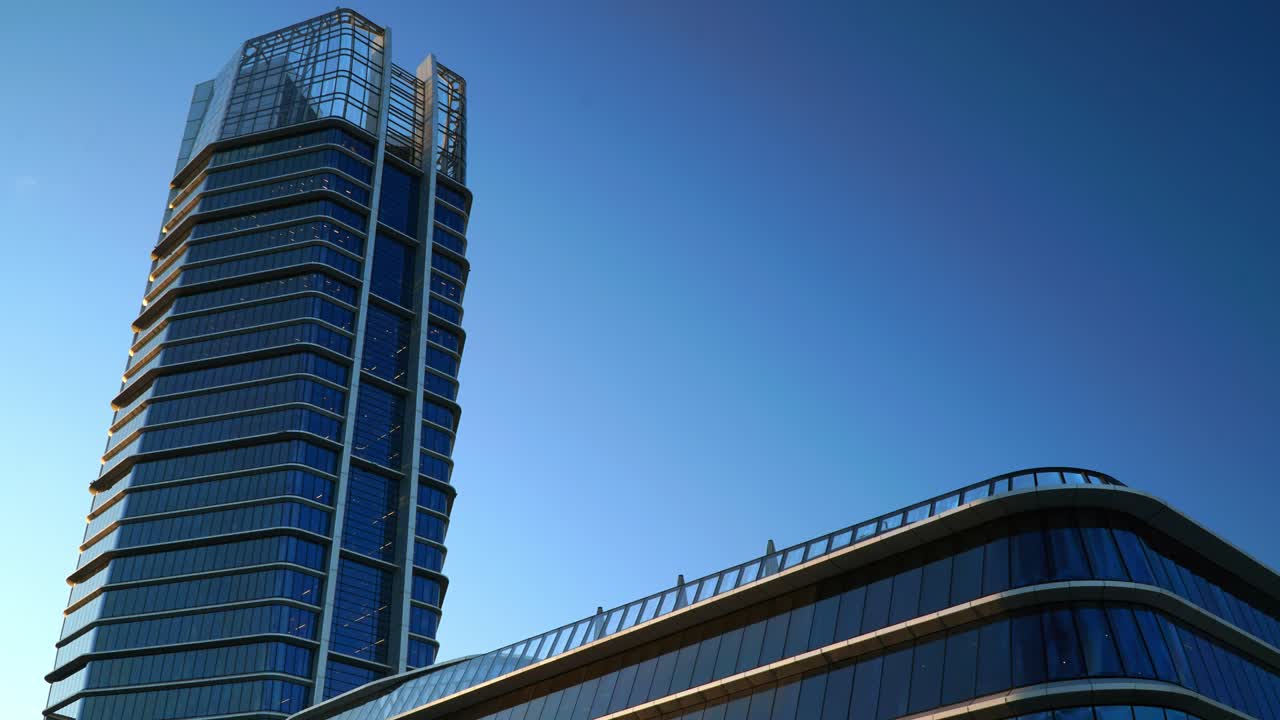 rascacielos moderno en una ciudad