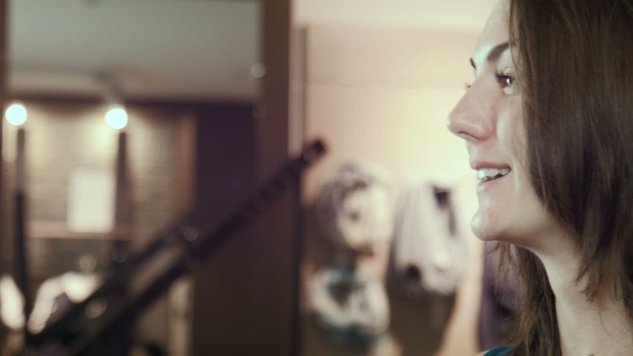 선글라스를 입은 여자