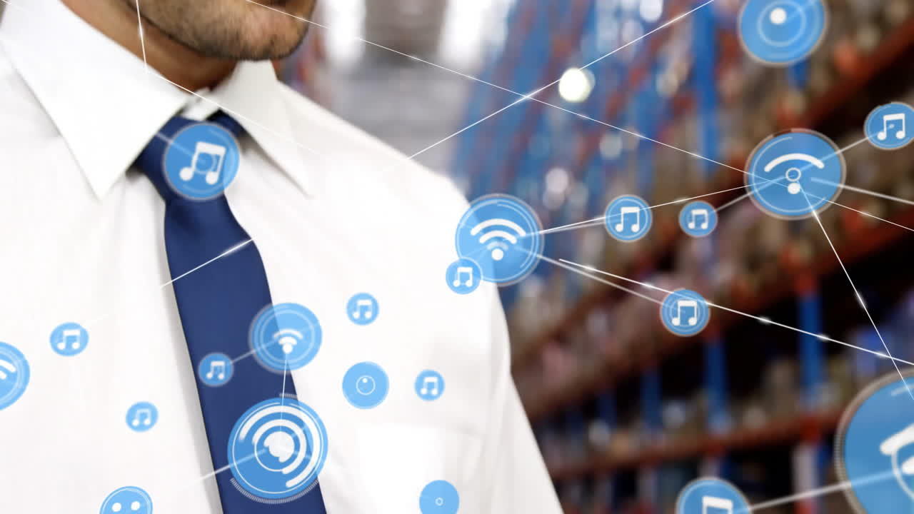 animación de una red de conexiones con iconos sobre un trabajador caucásico en un almacén