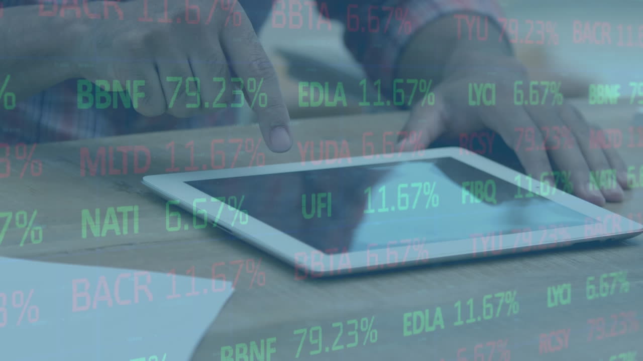 animazione dell'elaborazione dei dati finanziari su un uomo d'affari che utilizza un tablet