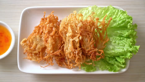 Fried-Enoki-Mushroom-or-Golden-Needle-Mushroom---vegan-and-vegetarian-food-style