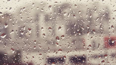 lluvia de verano en el cristal