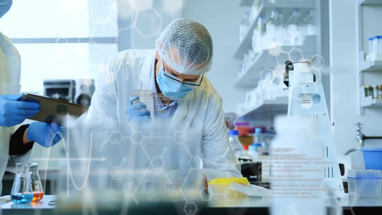 animación de fórmulas químicas y procesamiento de datos sobre diversos científicos que hacen experimentos
