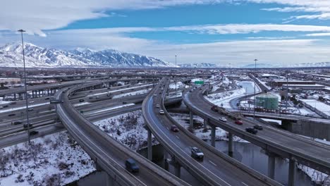 Flujo-De-Tráfico-Constante-En-El-Spaghetti-Bowl-De-Salt-Lake-City,-Utah