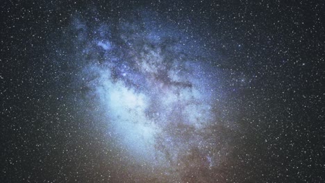 viajar a través del espacio estrellado dentro de la galaxia azul de andrómeda