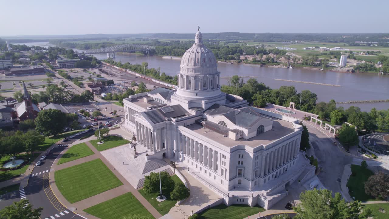 Discover Jefferson City's vibrant cityscape and the impressive government buildings with captivating drone videos.