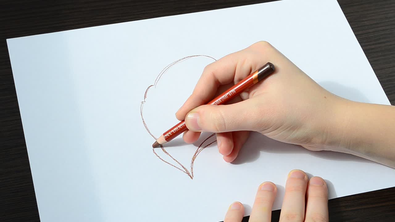 Disegniamo uno schema di nuvole. Disegniamo un'immagine.