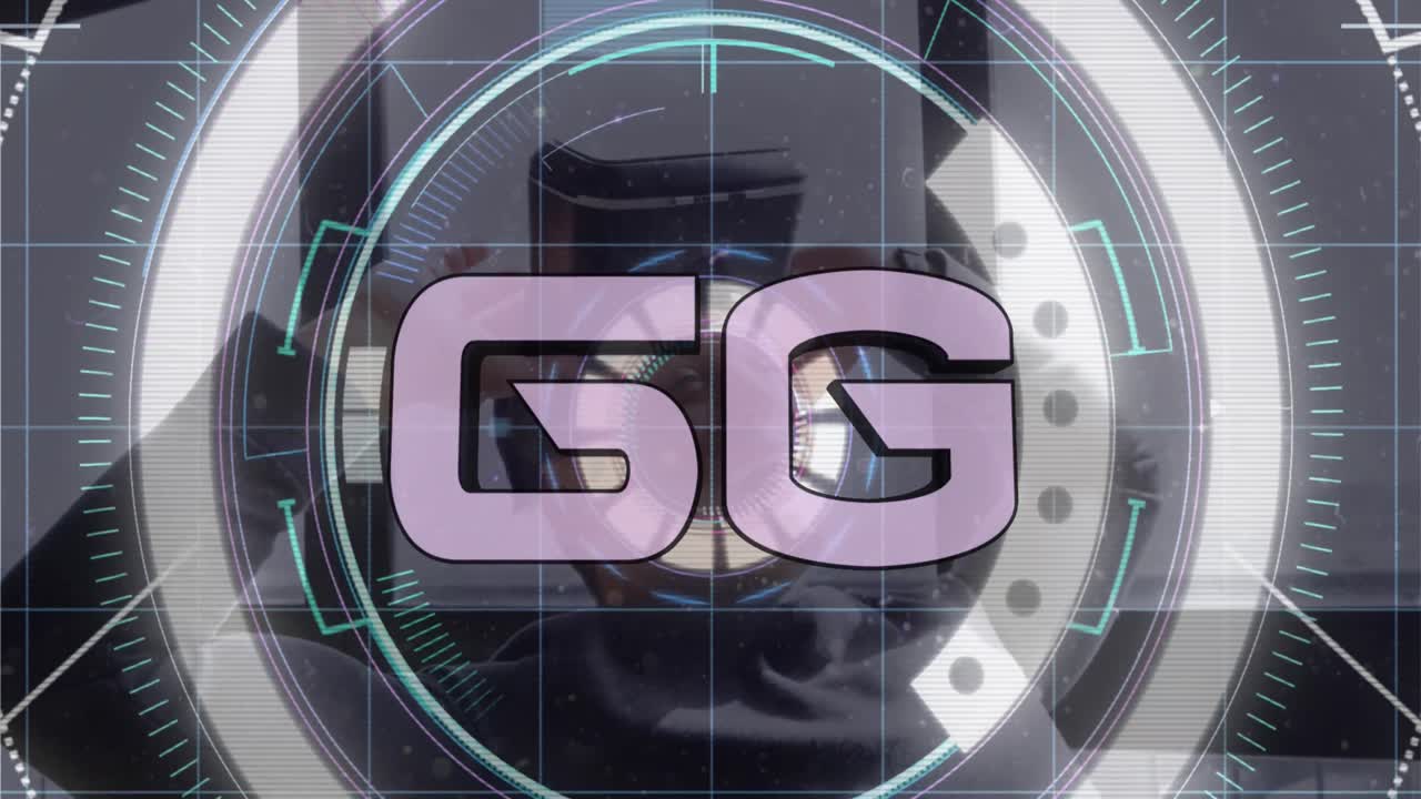 animación de texto de 6g, escaneo de alcance sobre un hombre sonriente con auriculares vr