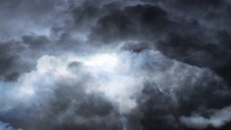 Zeitraffer-Blitzschlag-Während-Eines-Gewitters-In-Schwarzen-Und-Dunklen-Wolken