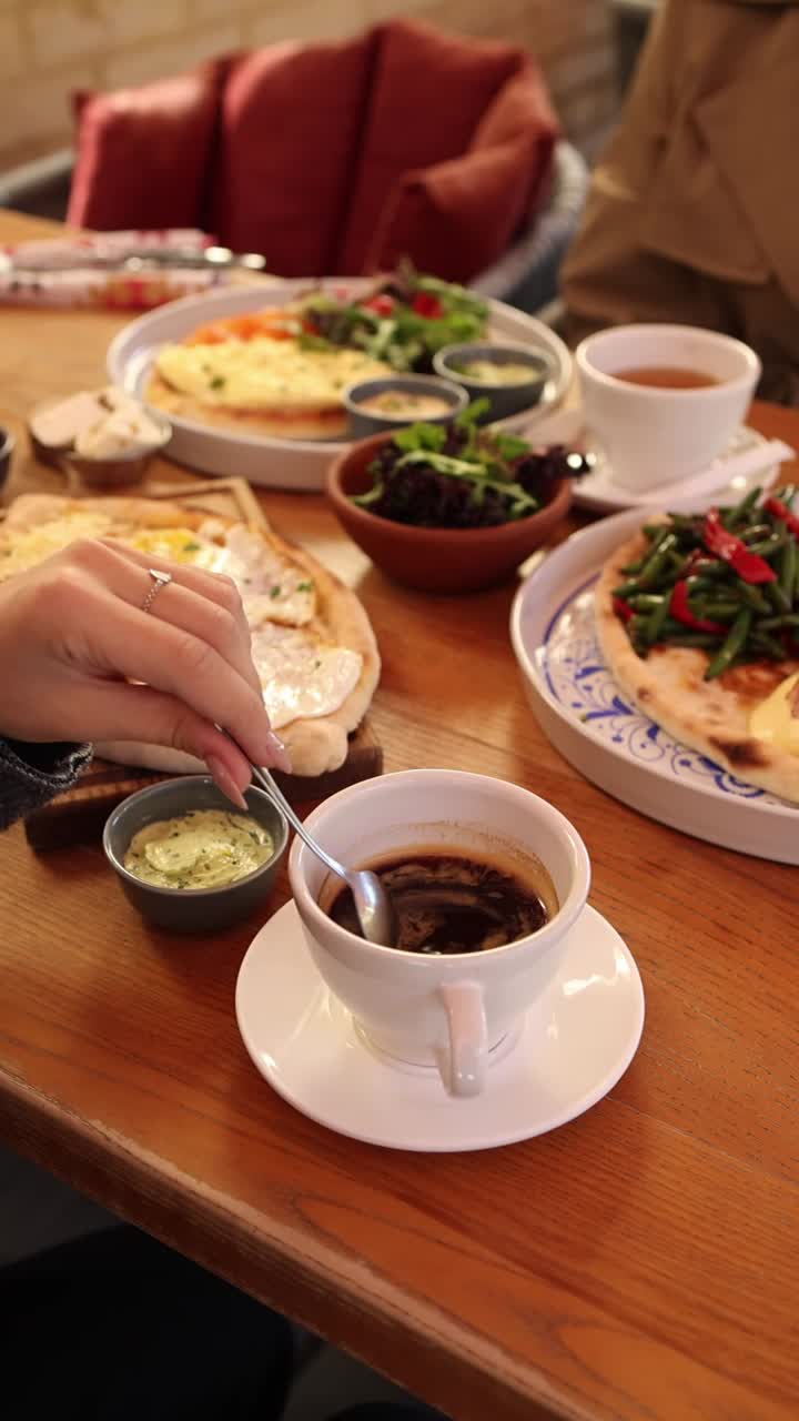 카페에서 아침식사