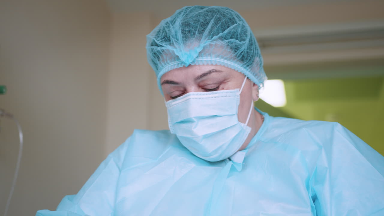 profesional médico con equipo de protección